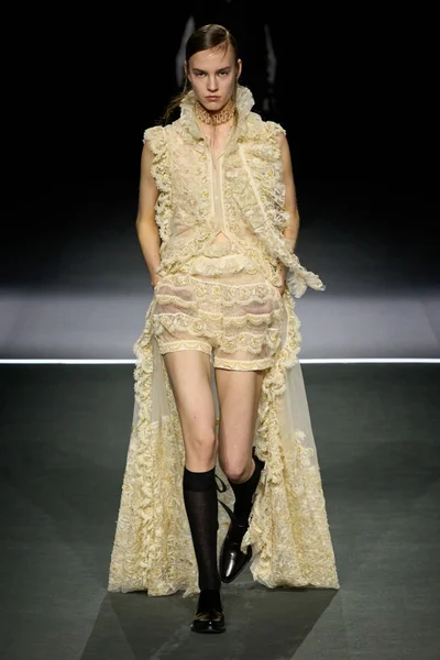 Look 15